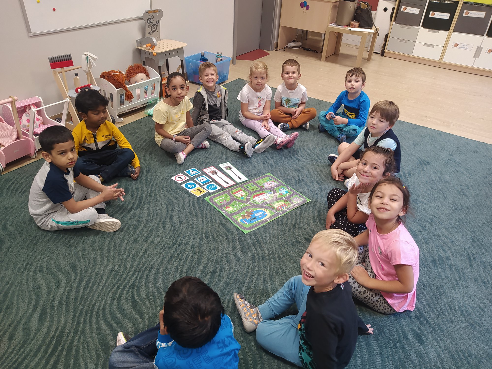 Brave Beavers are learning the rules of the road 🤓⛔ 🚷 🚦