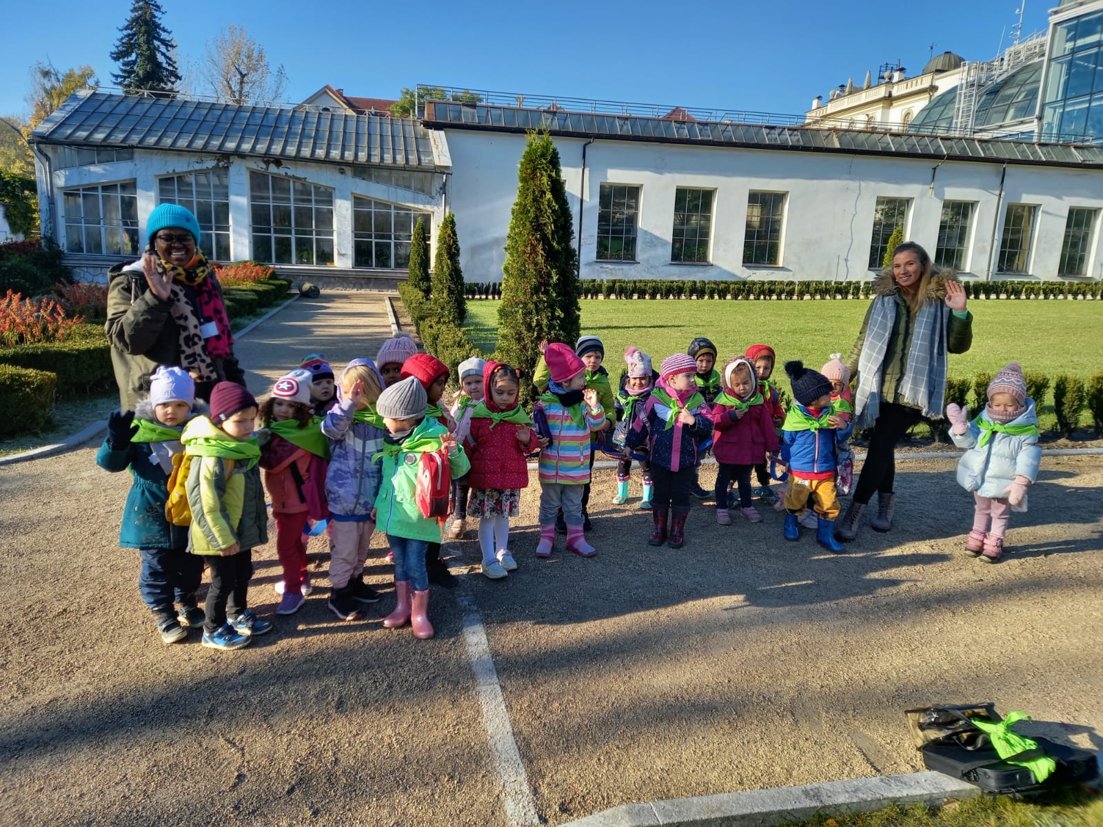 A trip to the botanical garden! 🌺🍀🐝